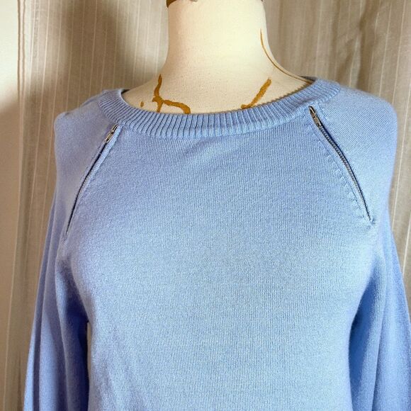 Neiman Marcus | Women’s | Sweaters | XS | Modern Abstract Light Blue Sweater - Picture 2 of 5